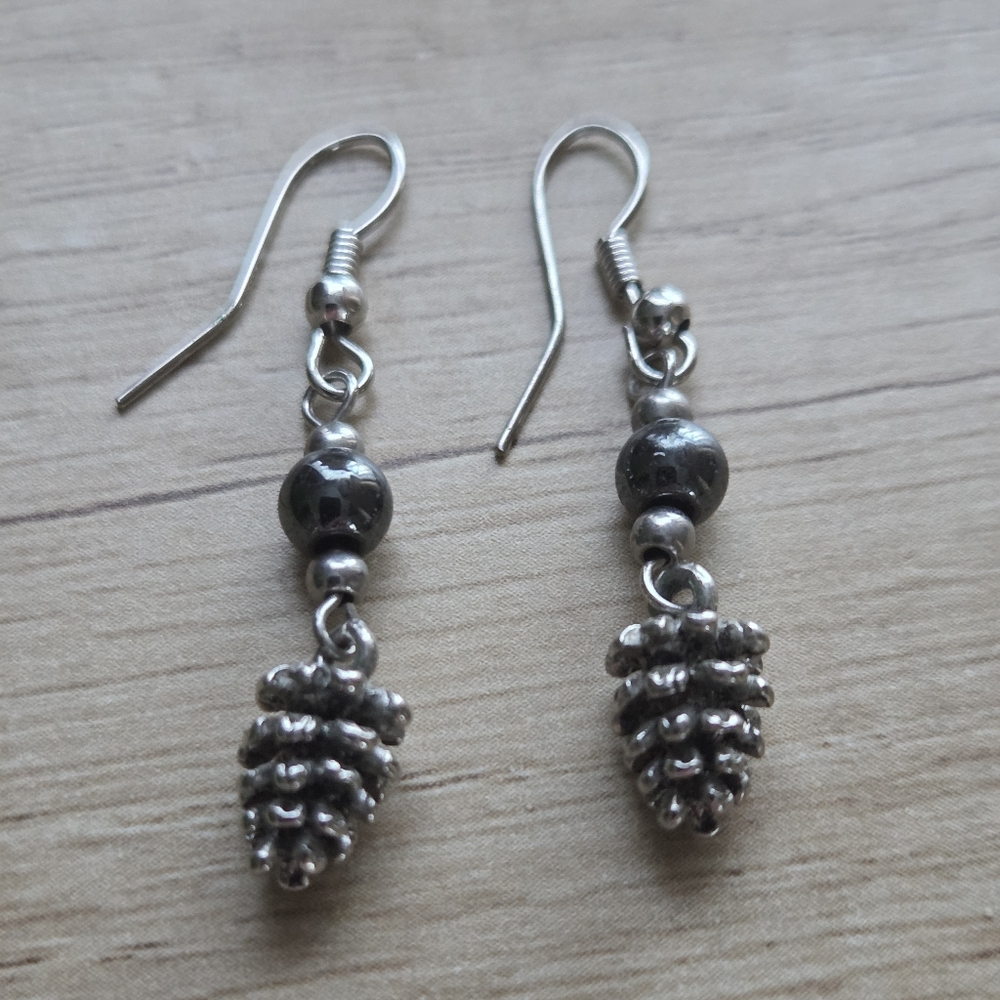 Vintage!!! Women's Silver Pinecone Dangle Earrings